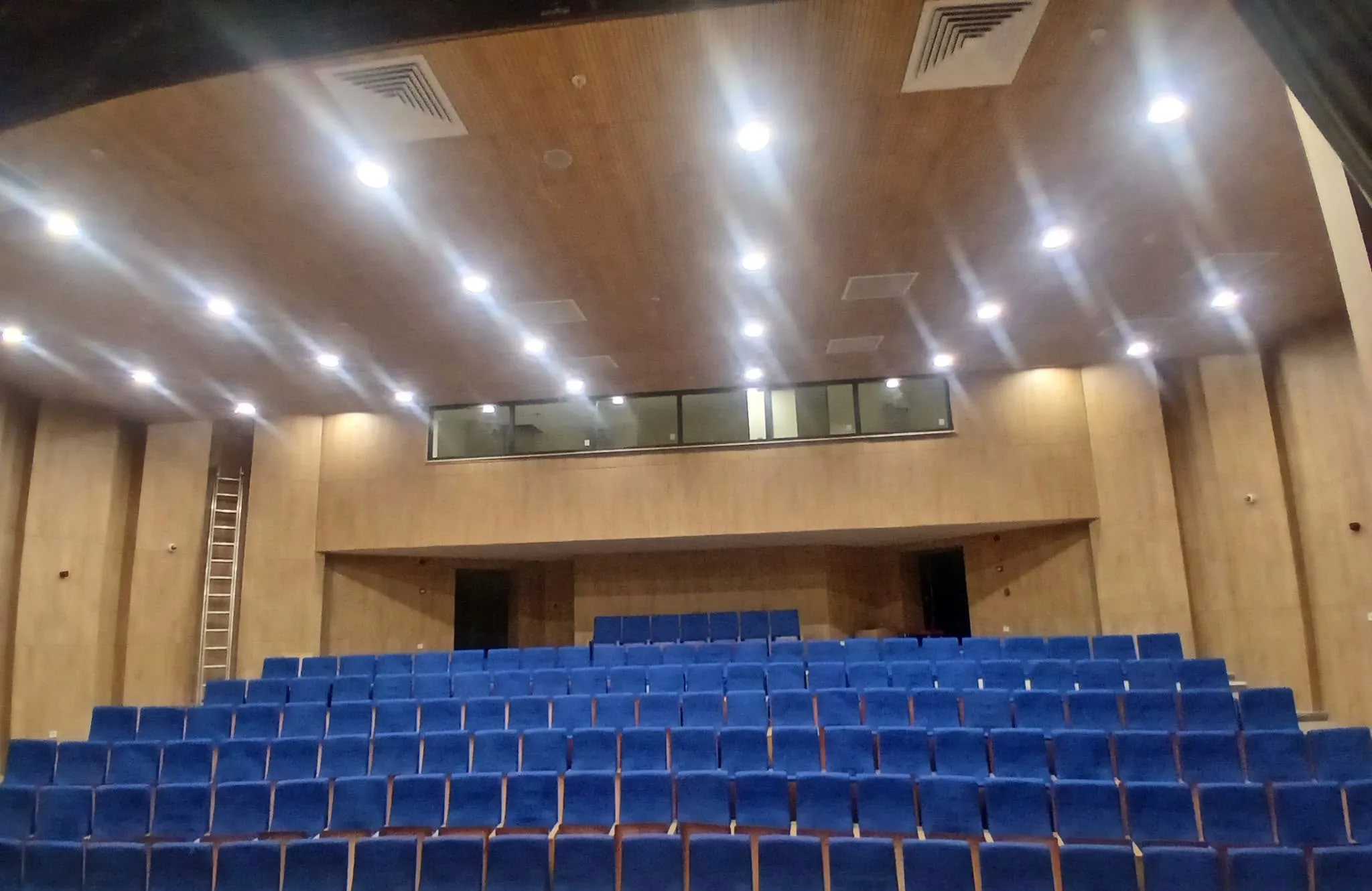 Konferans salonu